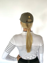 Load image into Gallery viewer, French Stripe Performance Sun Shirt In White/ Platinum