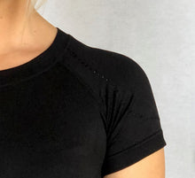 Load image into Gallery viewer, Short Sleeve Signature Seamless Tee in Black