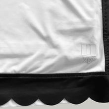 Load image into Gallery viewer, Scallop Skort- White/Navy