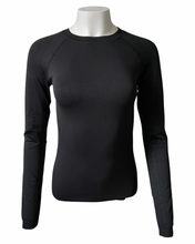 Load image into Gallery viewer, 70° Signature Seamless UPF 50+ Long Sleeve Tee in Classic Black
