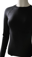 Load image into Gallery viewer, 70° Signature Seamless UPF 50+ Long Sleeve Tee in Classic Black